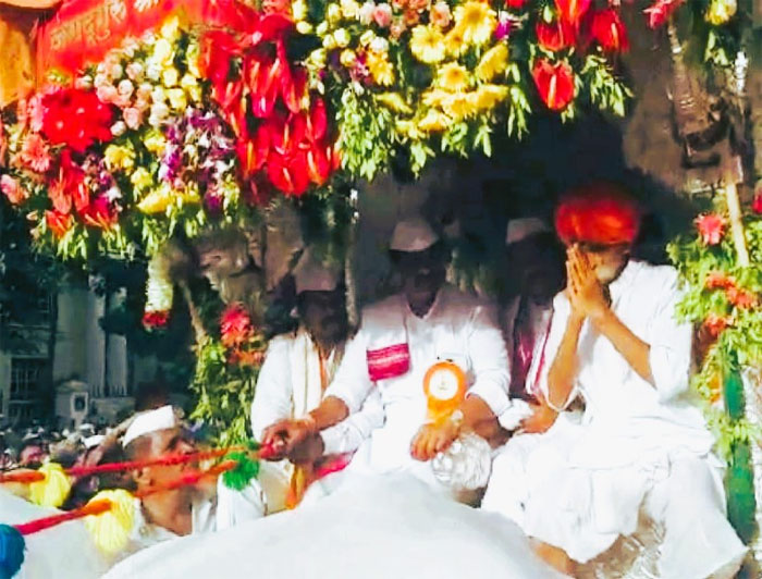 पुण्यात संत तुकारामांच्या पालखी सोहळ्यात गोंधळ