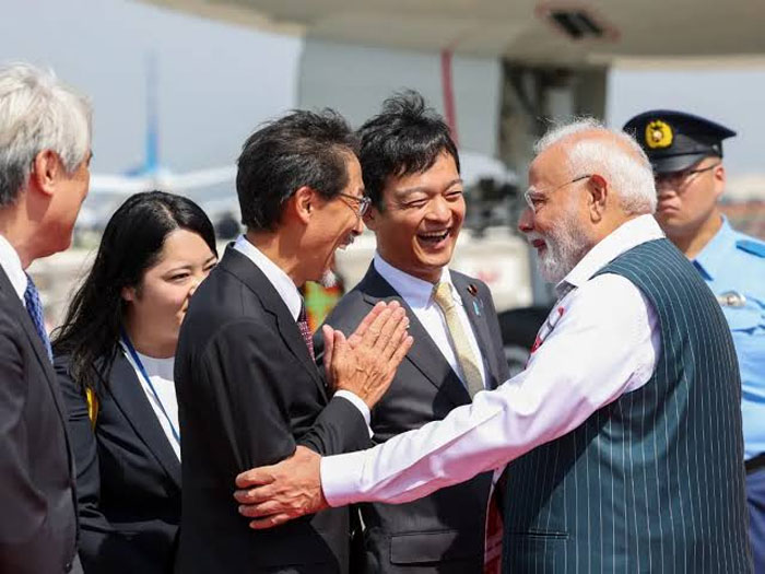 पंतप्रधान मोदींचे टोकियोत भव्य स्वागत