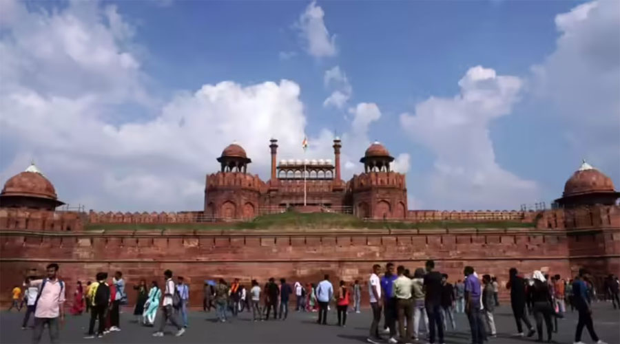 लाल किल्ल्याच्या सुरक्षेत मोठी चूक; ५ बांगलादेशींना अटक