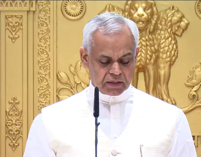 महाराष्ट्राचे नवे राज्यपाल आचार्य देवव्रत यांचा परिचय