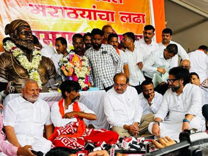सहा मागण्या मान्य, उपोषण स्थगित, जरांगेंनी बांधवांना गावाकडे निघण्याचे केले आवाहन