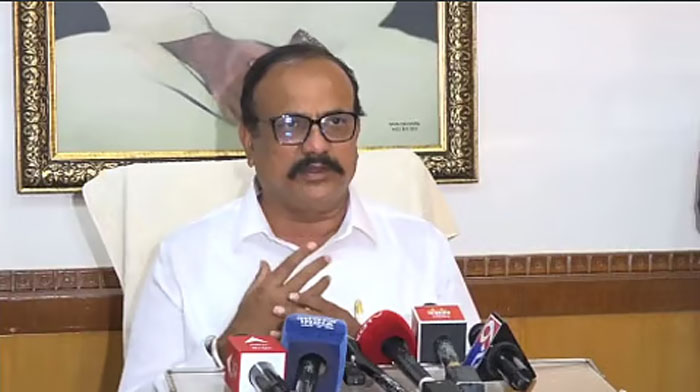 नुकसानग्रस्त महाराष्ट्रासाठी पंतप्रधान मोदींनी विशेष पॅकेज द्यावे, फडणविसांनी जाहीर केलेले पॅकेज फसवे: हर्षवर्धन सपकाळ